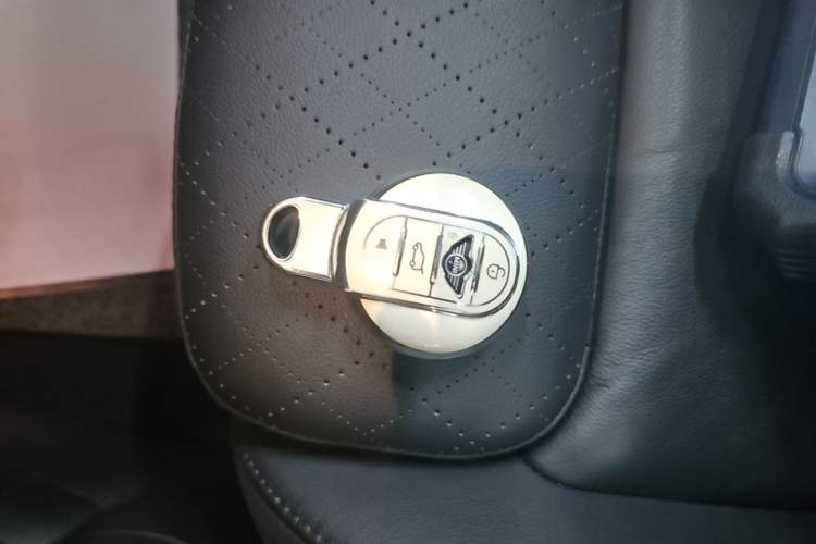 Used MINI 2020 1.5T COOPER Five-Door Midnight Red Limited Edition Vehicle Key