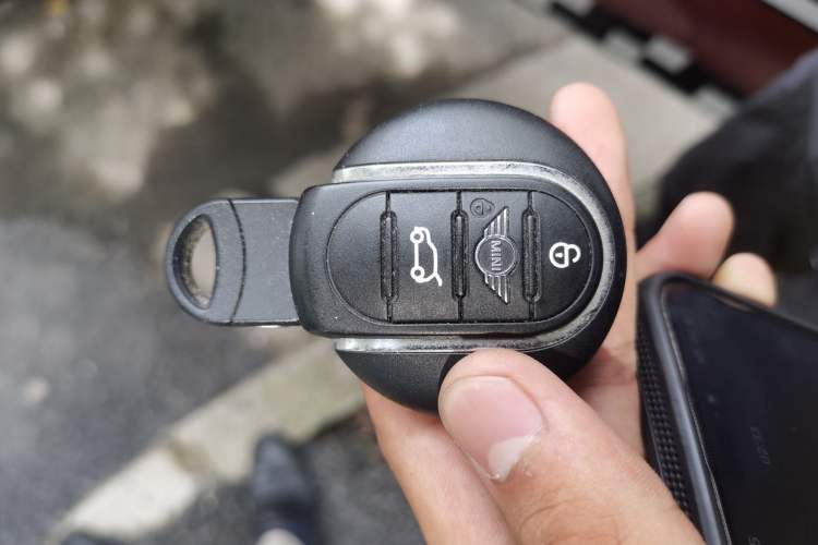 Used MINI 2020 1.5T COOPER Three-Door Midnight Red Limited Edition Vehicle Key