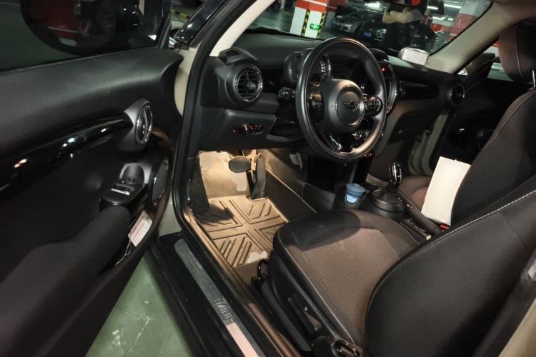 Used MINI 2020 1.5T ONE PLUS Driver Seat