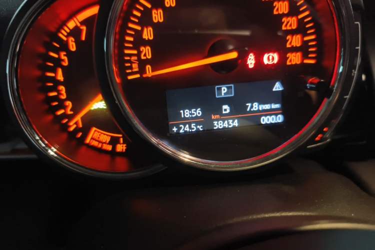 Used MINI 2020 1.5T ONE PLUS Odometer Close Up