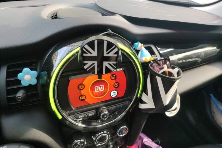 Used MINI 2020 1.5T ONE PLUS Five-Door Edition Audio And AC Panel