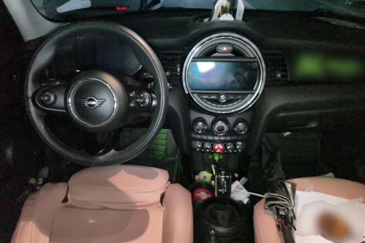 Used MINI 2020 1.5T COOPER Classic Edition Five-Door Version Center Console