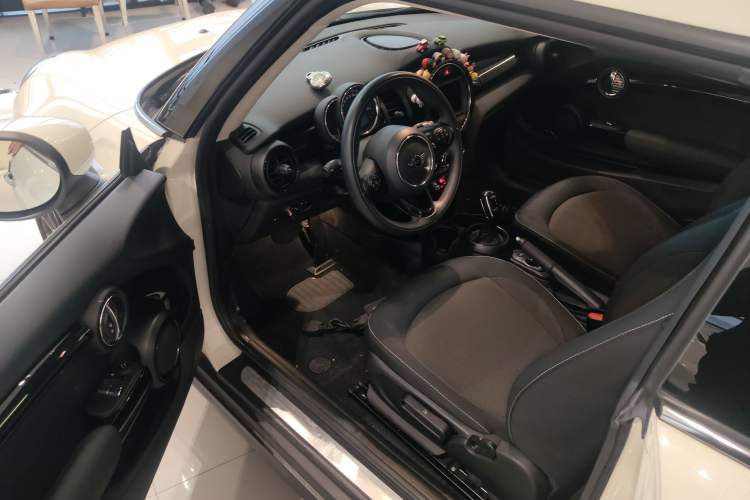 Used MINI 2020 1.5T ONE PLUS Driver Seat