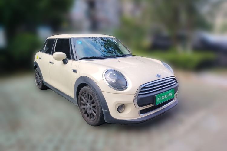 Used MINI 2020 1.5T ONE PLUS Five-Door Edition Front Right 45 Deg