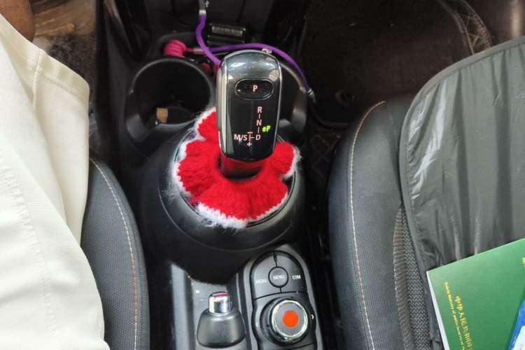 Used MINI 2020 1.5T ONE PLUS Five-Door Edition Gear Lever