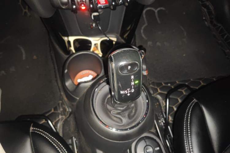 Used MINI 2020 1.5T ONE PLUS Five-Door Edition Gear Lever