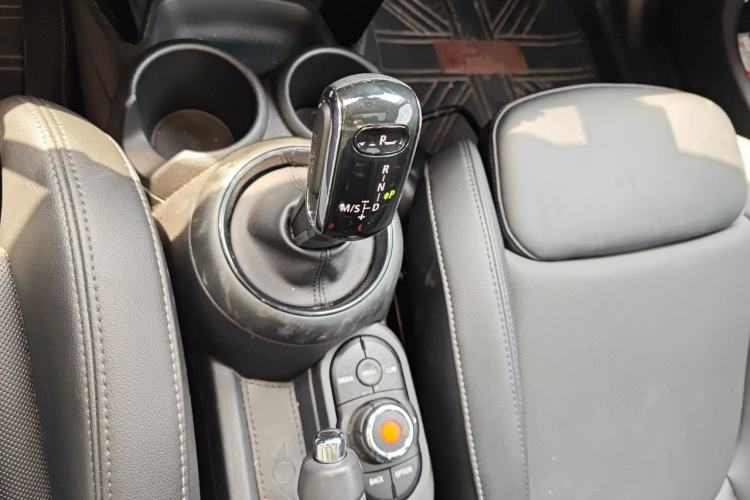Used MINI 2020 1.5T COOPER Classic Edition Five-Door Version Gear Lever