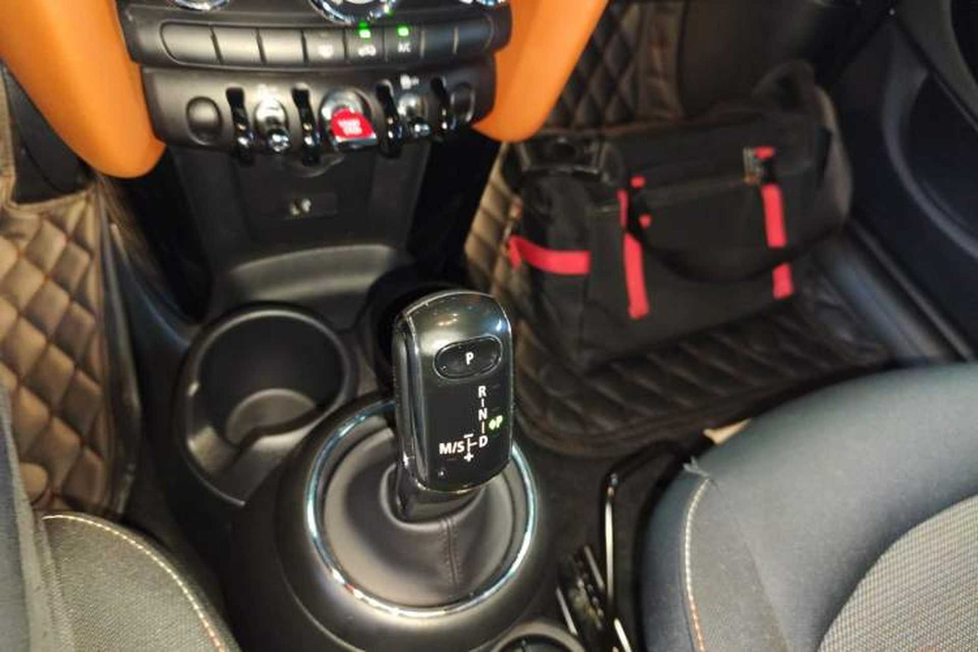 Used MINI 2020 1.5T ONE PLUS Five-Door Edition Gear Lever