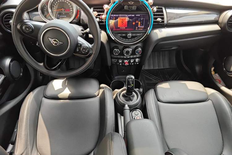 Used MINI 2020 1.5T COOPER Classic Edition Five-Door Version Interior 2