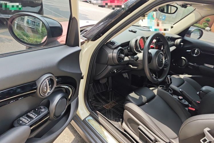 Used MINI 2020 1.5T COOPER Classic Edition Five-Door Version Interior 3