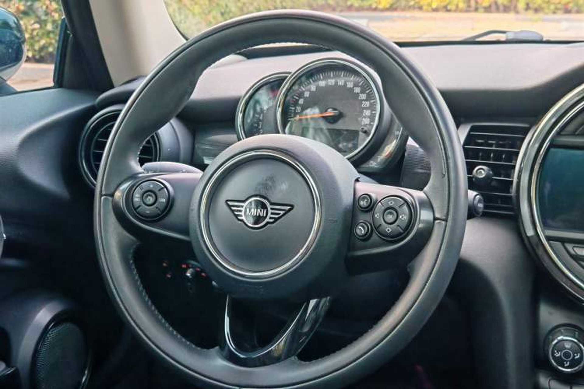 Used MINI 2020 1.5T COOPER Classic Edition Interior 5