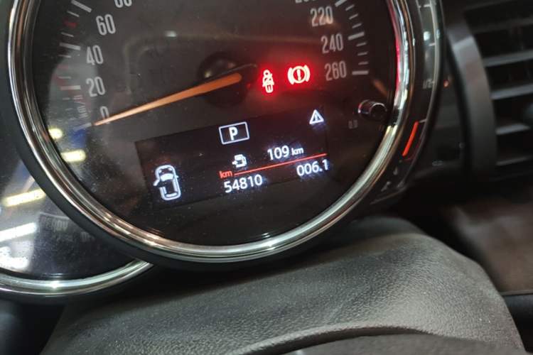 Used MINI 2020 1.5T ONE PLUS Odometer Close Up