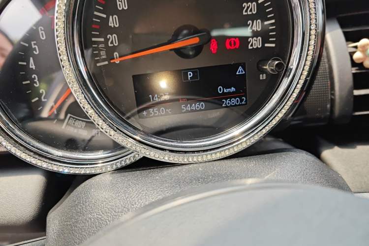 Used MINI 2020 1.5T COOPER Classic Edition Five-Door Version Odometer Close Up