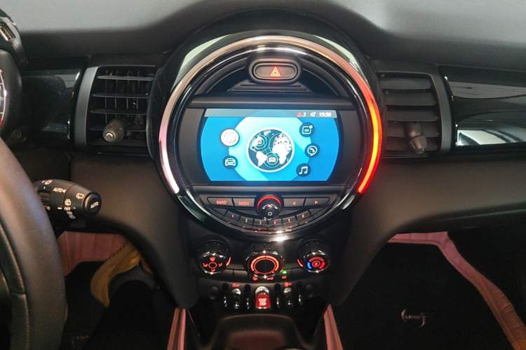Used MINI 2021 1.5T ONE PLUS Five-Door Edition Audio And AC Panel