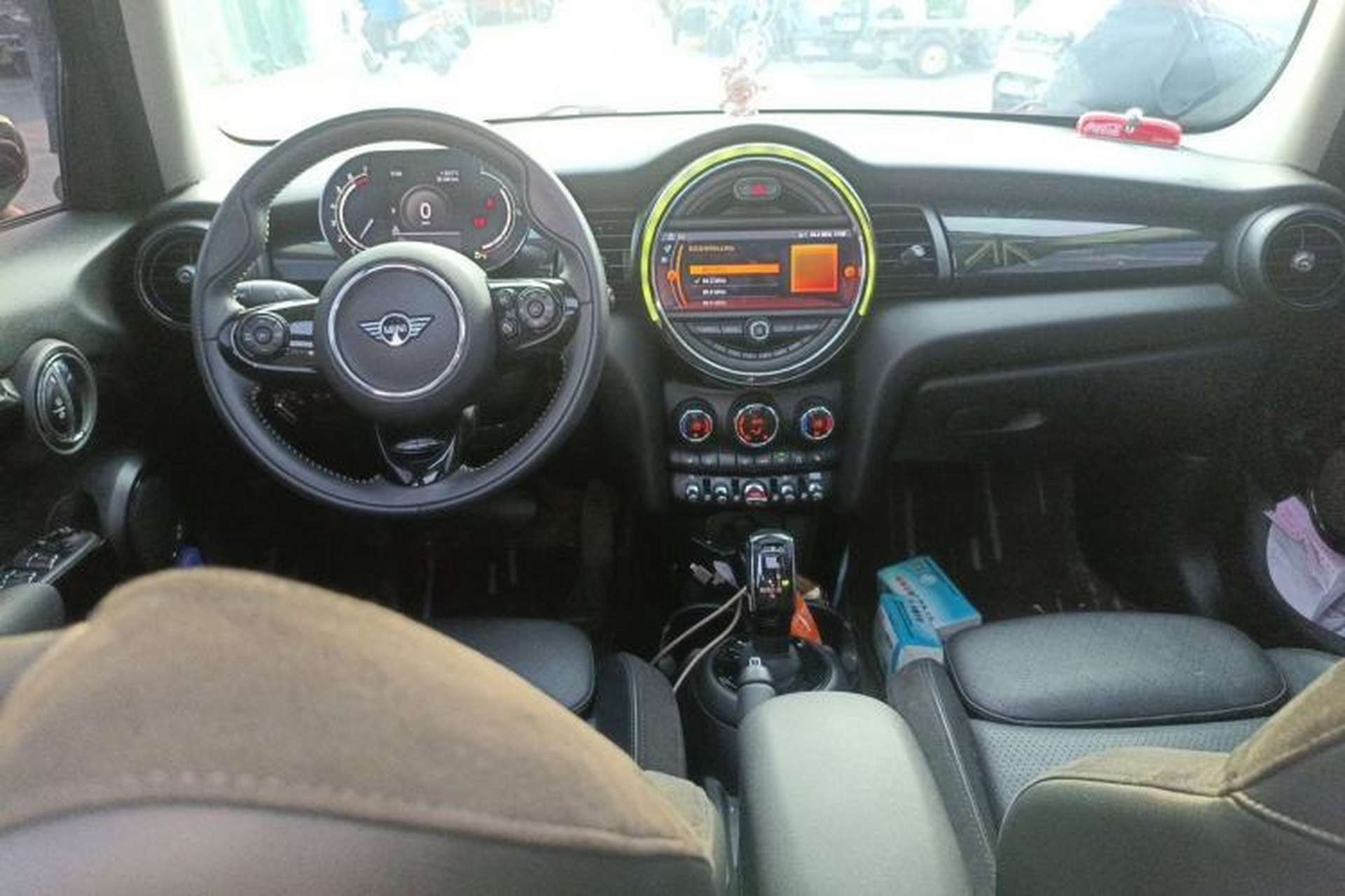 Used MINI 2021 1.5T COOPER Artist Five-Door Edition Center Console