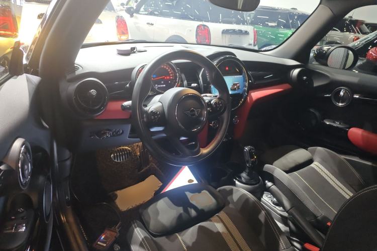 Used MINI 2021 1.5T Three-Door Sharp Edition Center Console