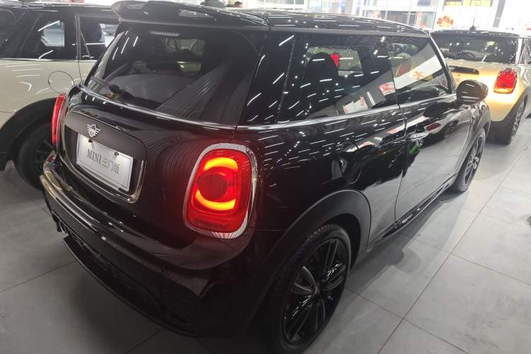 Used MINI 2021 1.5T Three-Door Sharp Edition Rear Right 45 Deg