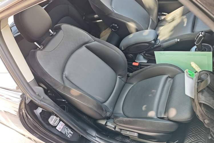 Used MINI 2021 1.5T COOPER Artist Right Front Seat