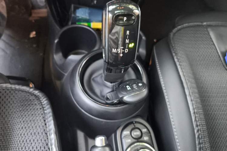 Used MINI 2021 1.5T COOPER Classic Edition Five-Door Version Gear Lever