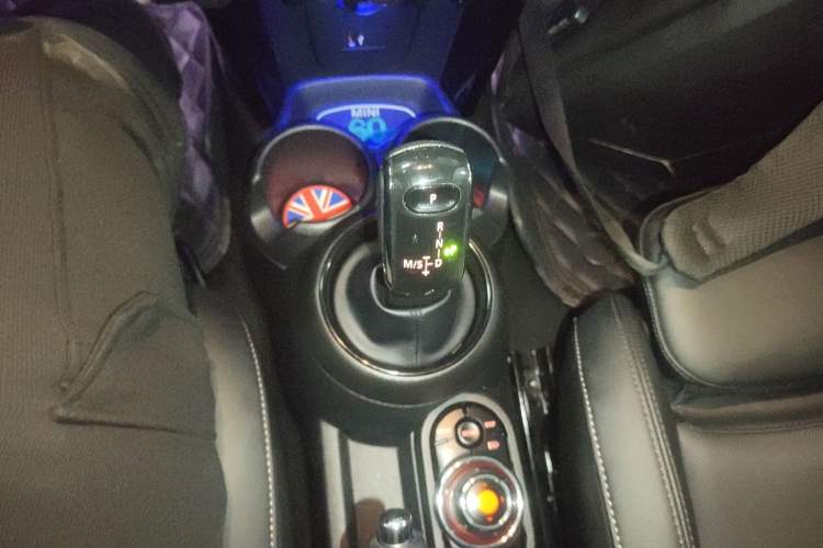 Used MINI 2021 1.5T COOPER Classic Edition Five-Door Version Gear Lever
