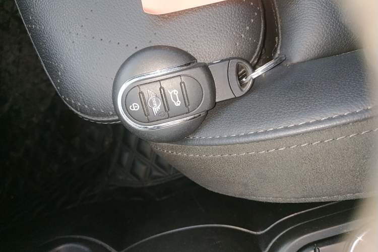 Used MINI 2021 1.5T COOPER CABRIO Artist Interior 1