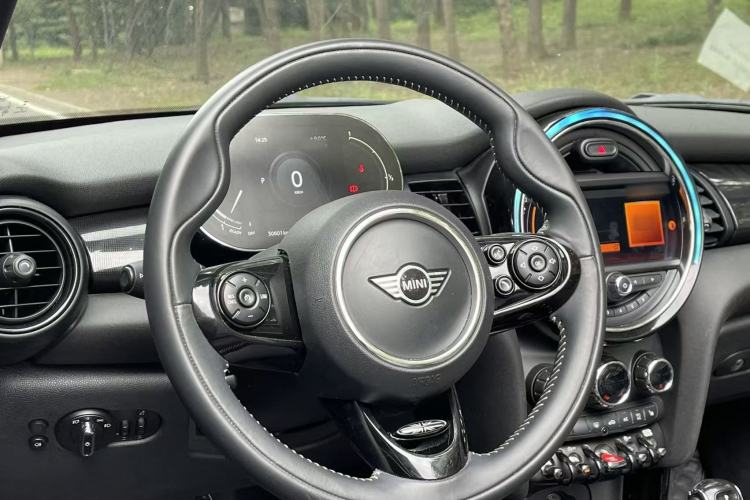 Used MINI 2021 1.5T COOPER CABRIO Artist Interior 2
