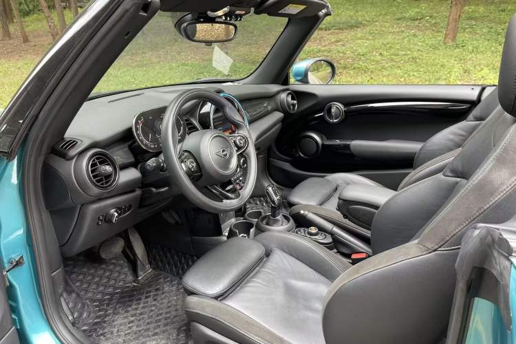 Used MINI 2021 1.5T COOPER CABRIO Artist Interior 4