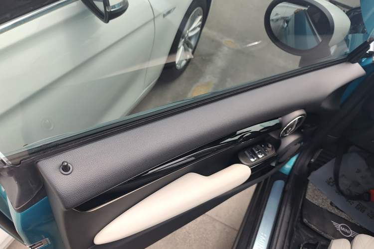 Used MINI 2021 1.5T COOPER CABRIO Artist Interior 7