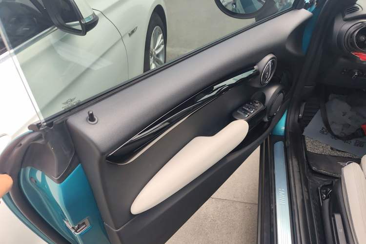 Used MINI 2021 1.5T COOPER CABRIO Artist Interior 8
