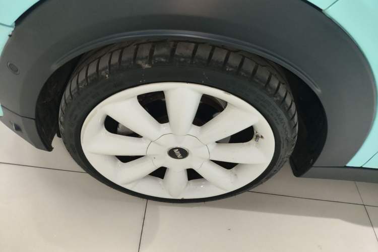 Used MINI 2021 2.0T COOPER S Artist Five-Door Edition Left Front Wheel Hub