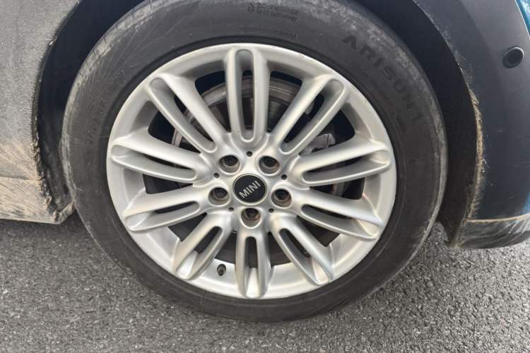 Used MINI 2021 1.5T COOPER Classic Edition Five-Door Version Right Front Wheel Hub