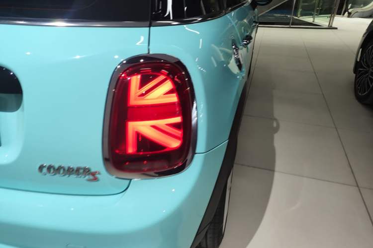 Used MINI 2021 2.0T COOPER S Artist Five-Door Edition Right Rear Taillight