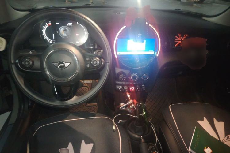 Used MINI 2021 1.5T COOPER Classic Edition Five-Door Version Center Console