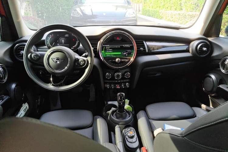 Used MINI 2021 1.5T COOPER Classic Edition Five-Door Version Center Console