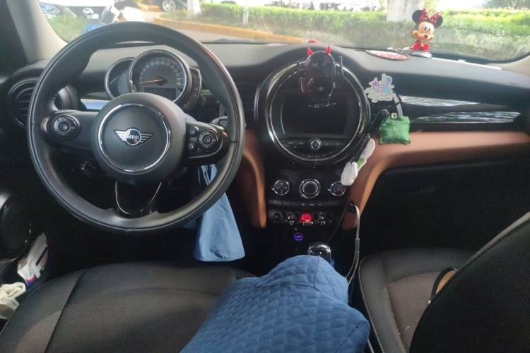 Used MINI 2021 1.5T ONE PLUS Five-Door Edition Center Console