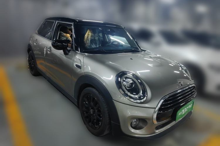 Used MINI 2021 1.5T COOPER Classic Edition Five-Door Version Front Right 45 Deg