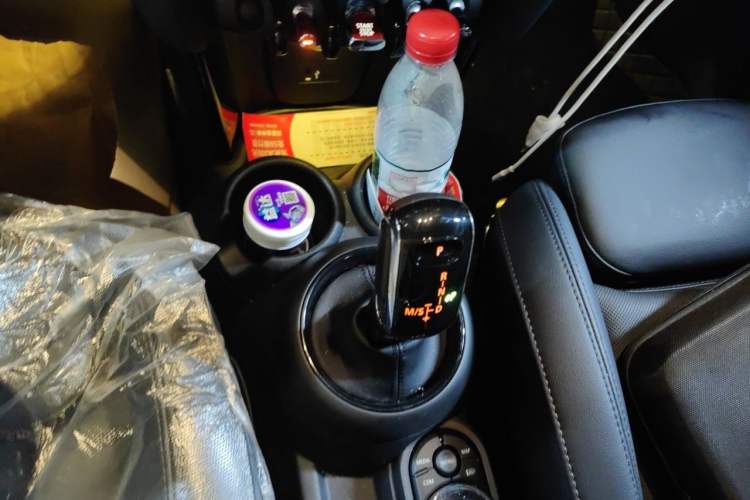 Used MINI 2021 1.5T COOPER Classic Edition Five-Door Version Gear Lever
