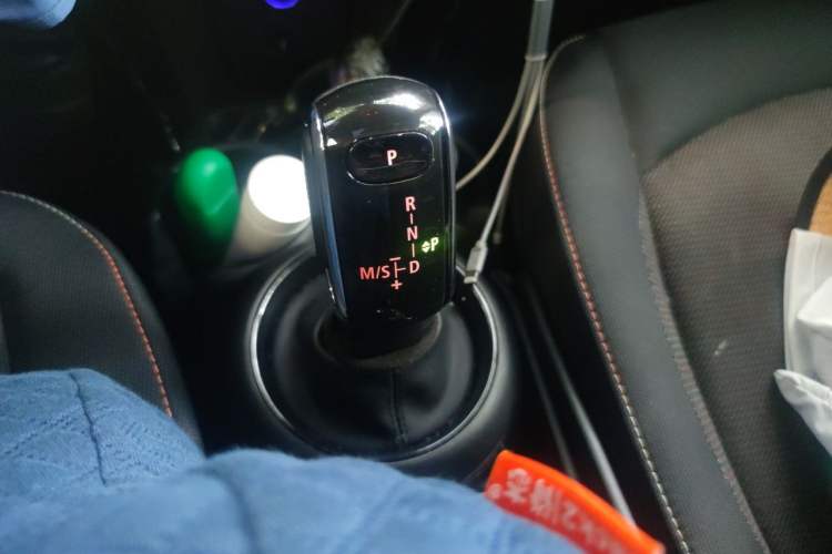 Used MINI 2021 1.5T ONE PLUS Five-Door Edition Gear Lever