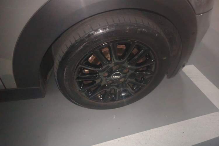 Used MINI 2021 1.5T COOPER Classic Edition Five-Door Version Right Front Wheel Hub
