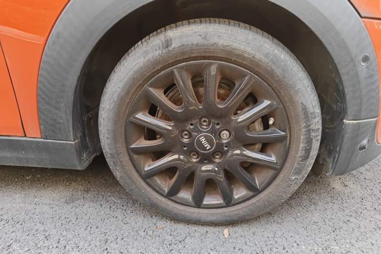 Used MINI 2021 1.5T COOPER Classic Edition Five-Door Version Right Front Wheel Hub