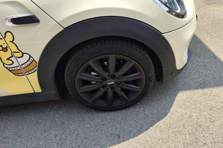Used MINI 2021 1.5T COOPER Artist Five-Door Edition Right Front Wheel Hub