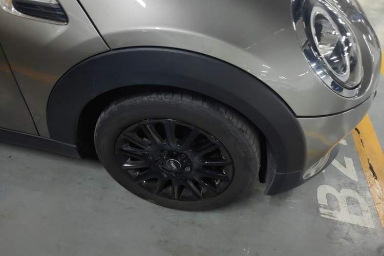 Used MINI 2021 1.5T COOPER Classic Edition Five-Door Version Right Front Wheel Hub