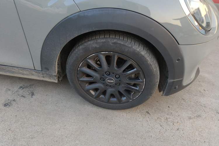 Used MINI 2021 1.5T COOPER Classic Edition Five-Door Version Right Front Wheel Hub