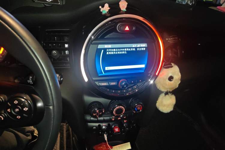 Used MINI 2021 1.5T ONE PLUS Five-Door Edition Audio And AC Panel