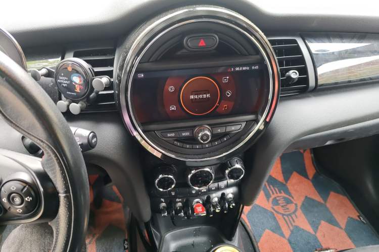 Used MINI 2021 1.5T COOPER Racing Edition Five-Door Model Audio And AC Panel