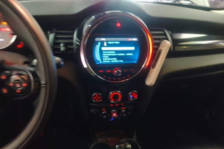 Used MINI 2021 1.5T ONE PLUS Five-Door Edition Audio And AC Panel