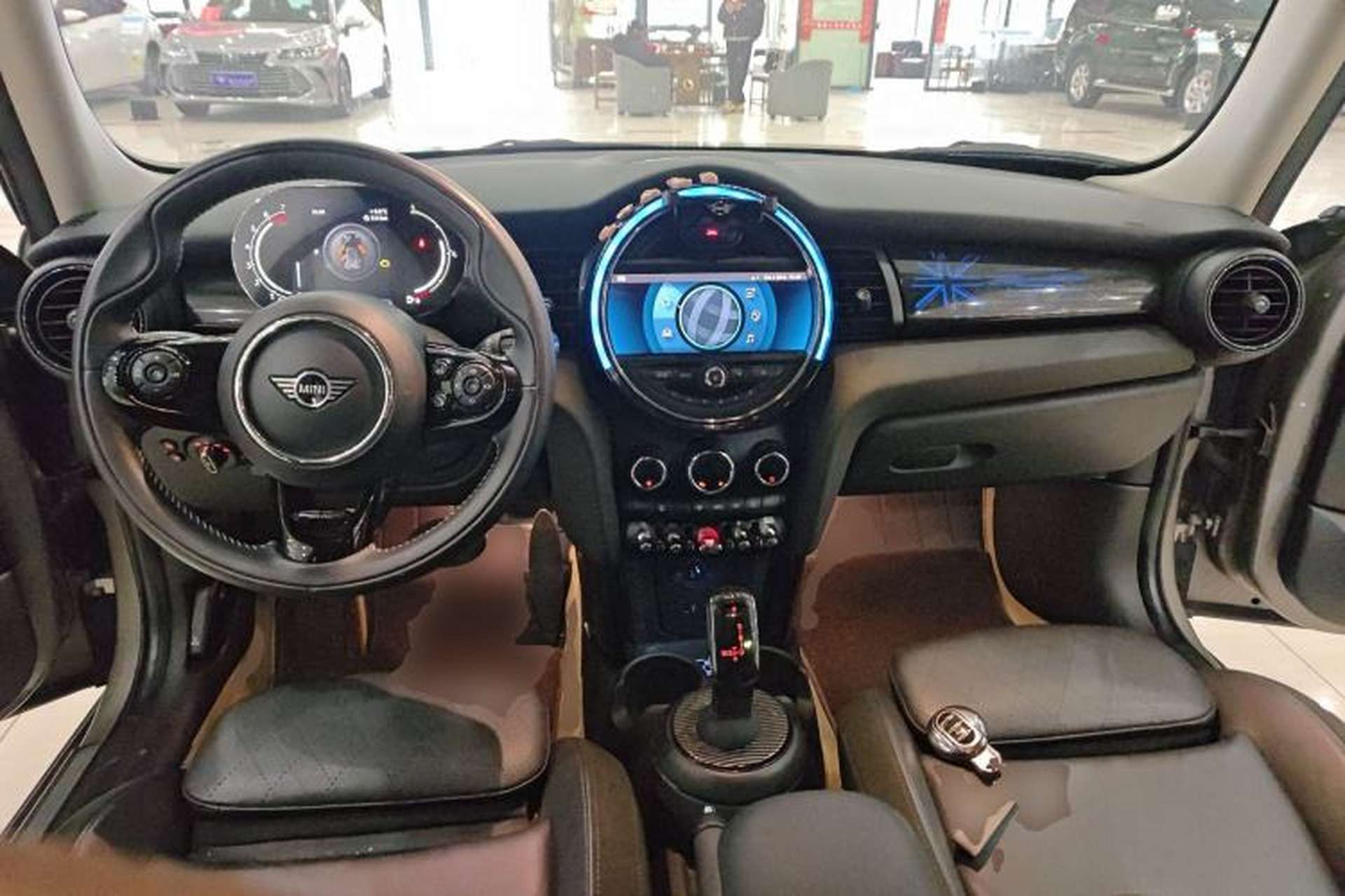 Used MINI 2021 1.5T COOPER Artist Five-Door Edition Center Console