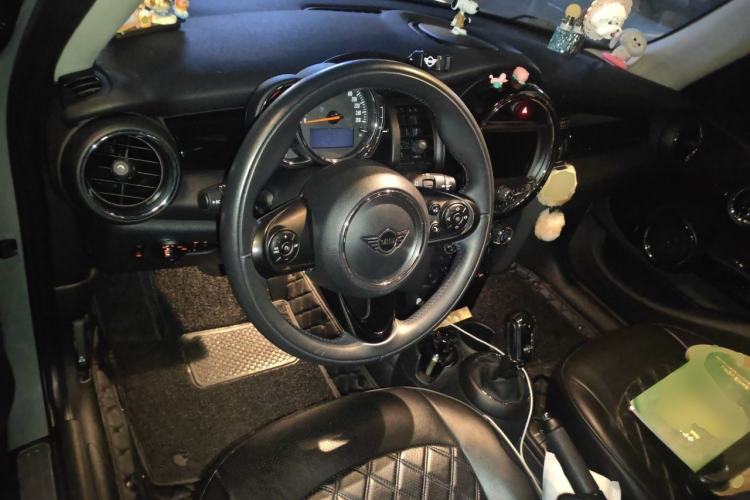 Used MINI 2021 1.5T ONE PLUS Five-Door Edition Center Console