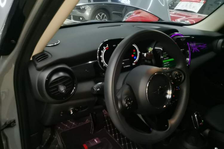 Used MINI 2021 1.5T COOPER Classic Edition Five-Door Version Center Console