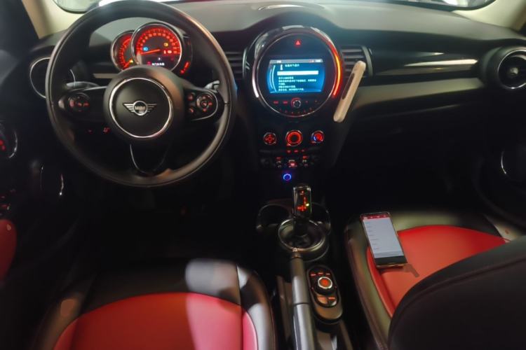 Used MINI 2021 1.5T ONE PLUS Five-Door Edition Center Console